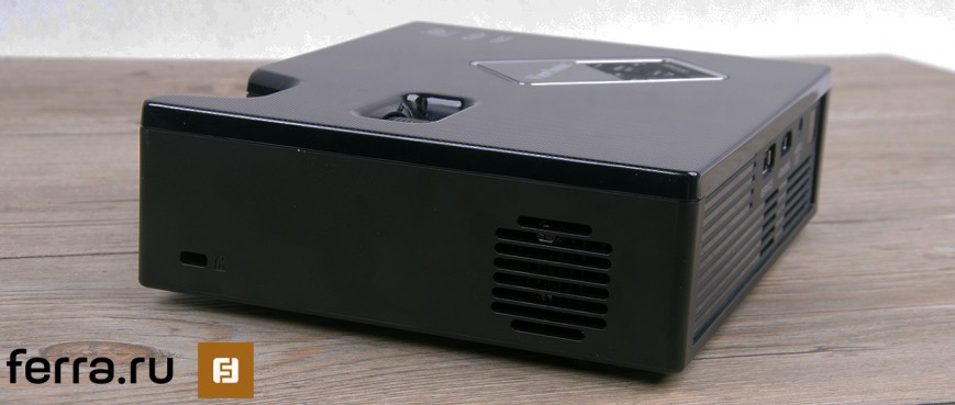 ViewSonic PLED-W600, вид слева