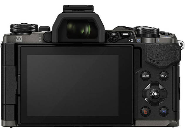Версия камеры Olympus OM-D E-M5 II в титановом цвете