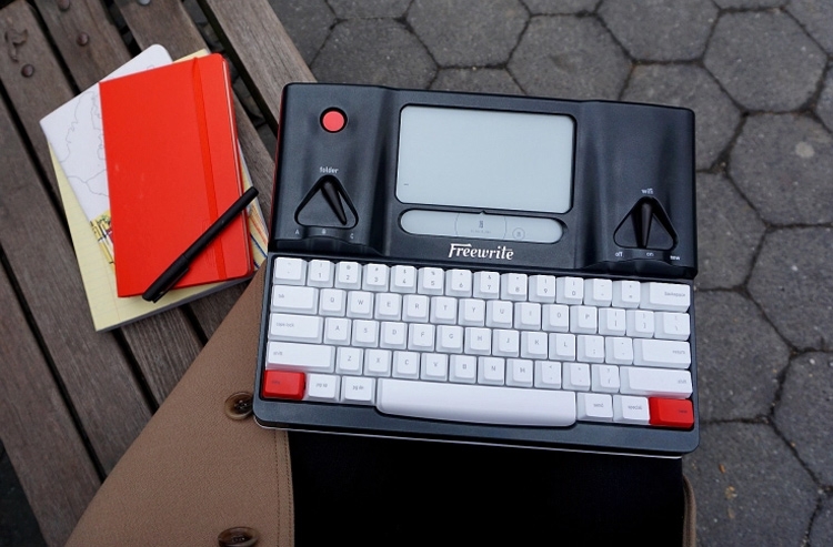 Печатная машинка Freewrite Smart Typewriter