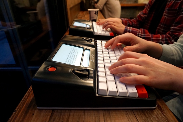 Печатная машинка Freewrite Smart Typewriter