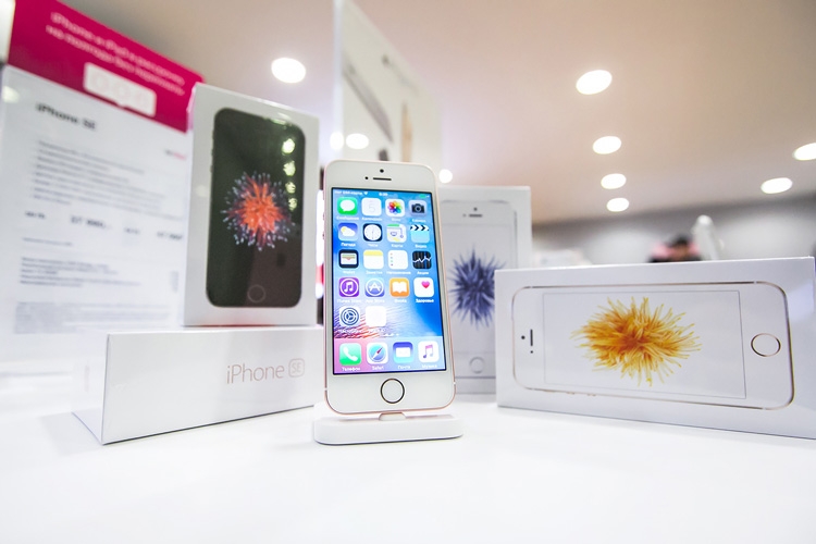 Смартфон Apple iphone SE цена купить в Астане
